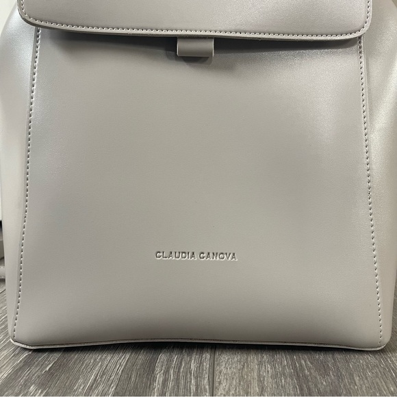 NWOT Women’s Claudia Canova Unlined Flap-over Grey Backpack - Picture 4 of 7